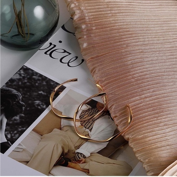 Gold 14k Gold Plated Twist Hoop Earrings - Picture 3 of 3